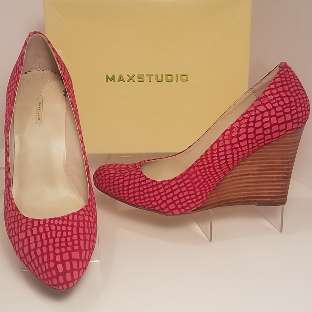 Max Studio 3.25" Heel, 9.5 Liz Suede Fushia